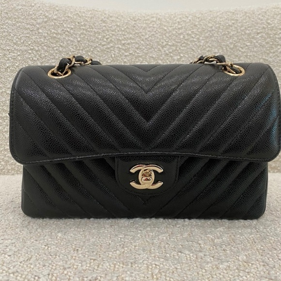 Authentic Chanel Small Classic Flap Chevron Black Caviar GHW - Picture 16 of 16